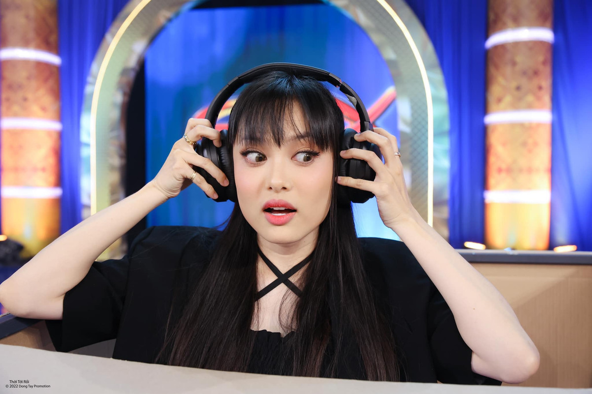 Ngoài Hồ Thiên Trang, Fung La cũng là hot girl lai 3 dòng máu khá nổi tiếng trên MXH.