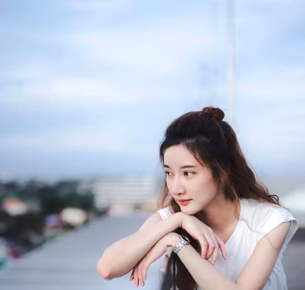 Sau khi được một fanpage lớn trên mạng xã hội đăng tải những bức hình cá nhân của mình, Panda Fonnapha bất ngờ trở nên nổi tiếng.