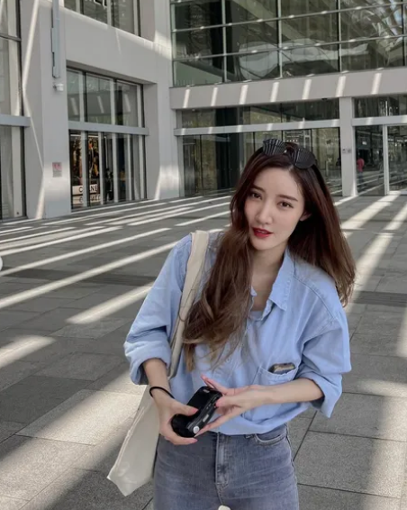 Panda Fonnapha là hot girl Lào nổi tiếng châu Á vì khuôn mặt dễ thương, trong sáng.