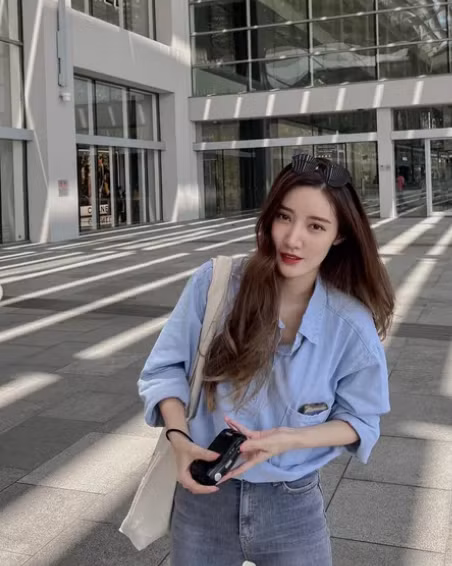 Panda Fonnapha là hot girl Lào nổi tiếng châu Á vì khuôn mặt dễ thương, trong sáng.