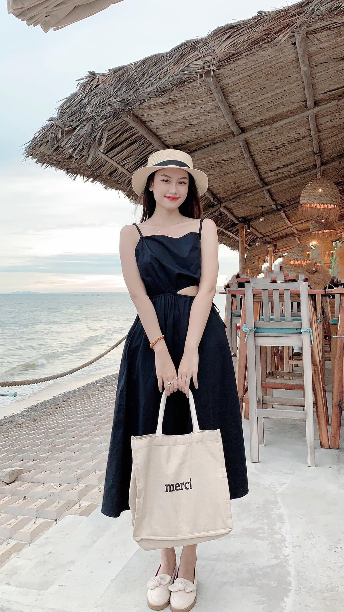 Một số cuộc thi nhan sắc mà Quỳnh Nhi từng chinh phục phải kể đến như Top 10 Hoa khôi Thời trang 2017, Miss Khả Ái và Top 5 Nữ sinh Thanh lịch Học viện Phụ nữ Việt Nam năm 2018.