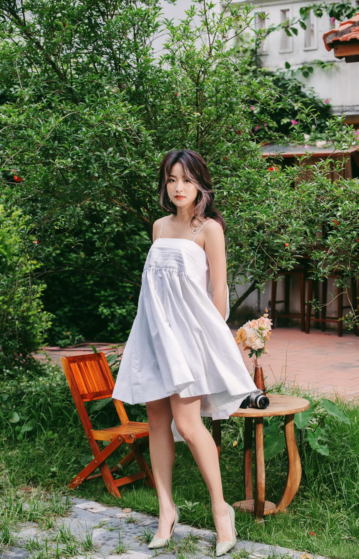 Từ nụ cười, ánh mắt, khuôn mặt đến thân hình của cựu hot girl đều trẻ trung như tuổi đôi mươi.