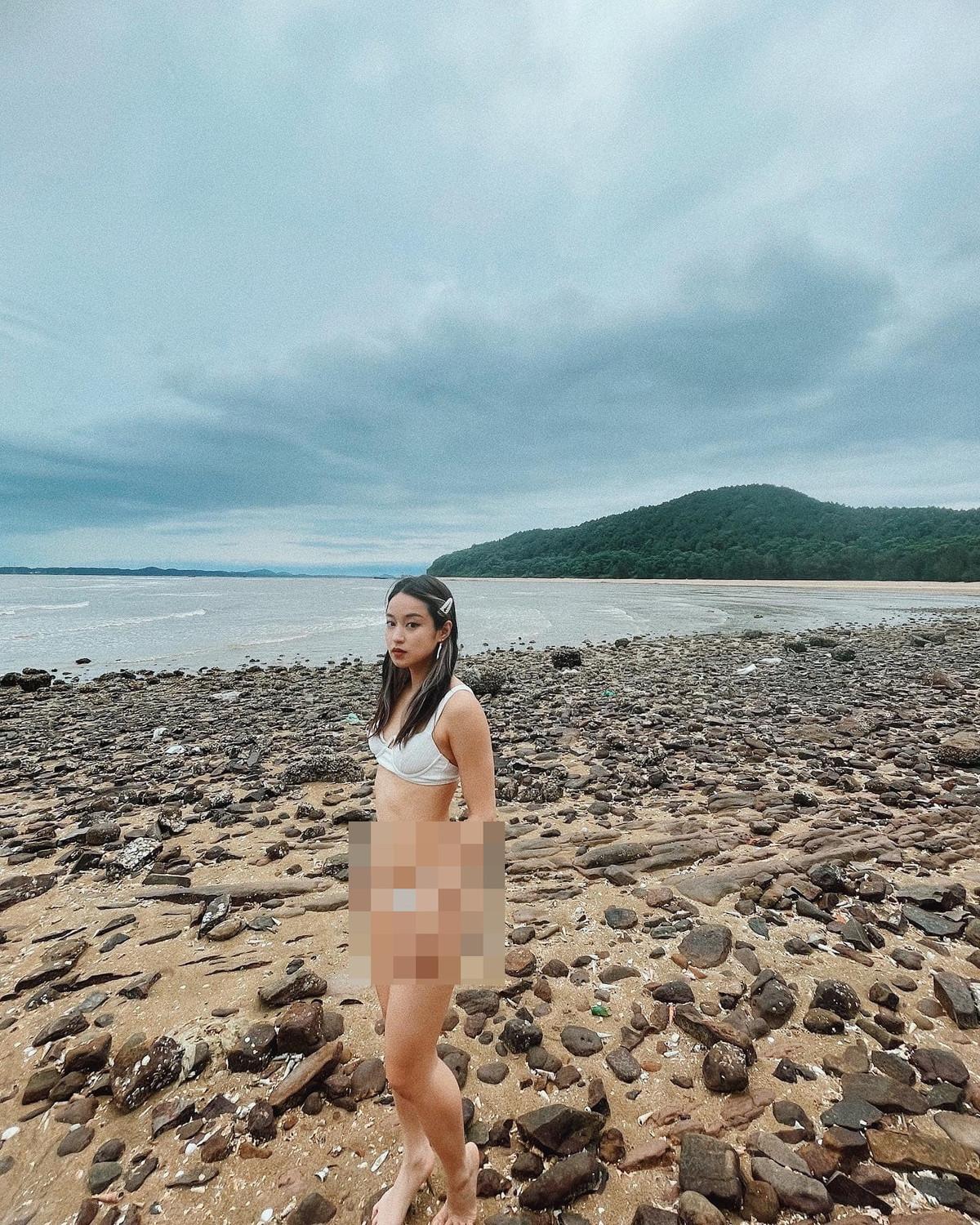 Hot girl Mi Vân cho biết hiện tại cô đang duy trì cân nặng ở mức 53,5 kg. Dù tăng 5kg so với trước nhưng cô rất tự tin với vóc dáng hiện tại.