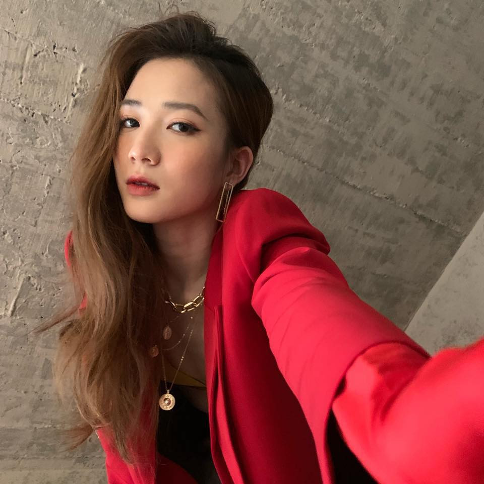 Ngoài sự nghiệp riêng, Trâm Anh cũng thường xuyên đi cùng chồng đến các buổi diễn, sự kiện, được coi là hậu phương vững chắc của nam ca sĩ.