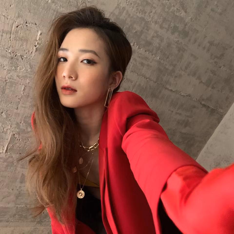 Ngoài sự nghiệp riêng, Trâm Anh cũng thường xuyên đi cùng chồng đến các buổi diễn, sự kiện, được coi là hậu phương vững chắc của nam ca sĩ.