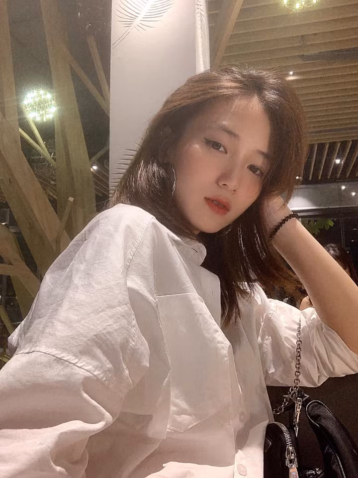 Những khoảnh khắc đời thường hay trên giảng đường cùng bạn bè của Trâm Anh từng hút nhiều lời tán dương nhờ nhan sắc rạng rỡ. Ảnh: Tổng hợp