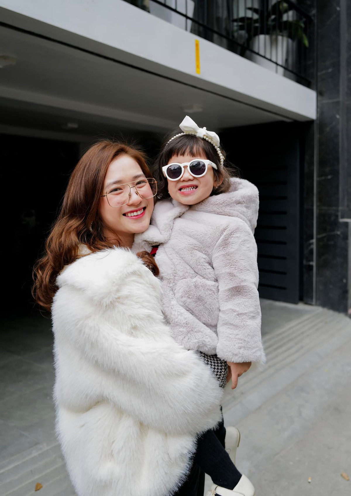 Trải qua hai lần sinh nở, hot girl 27 tuổi được khen ngày càng sở hữu nhan sắc mặn mà.