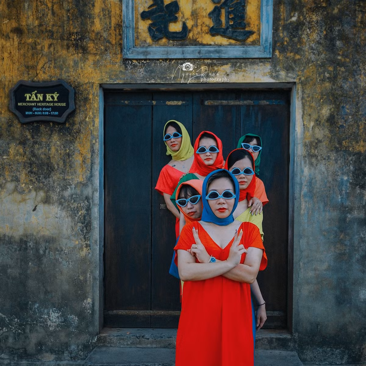 Check in Hoi An khong so “dung hang”, nhom ban len do cuc chat