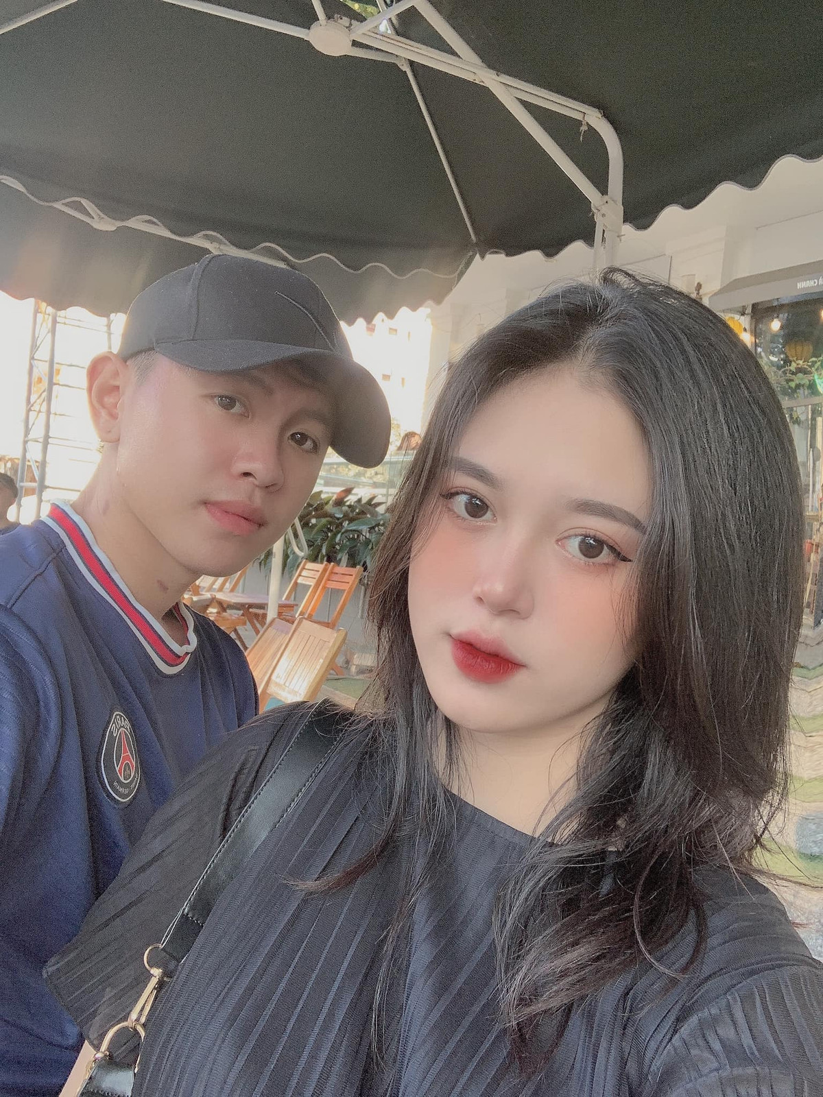 Trên trang cá nhân, chàng trung vệ cũng thường xuyên đăng tải những tấm ảnh về vợ và cô con gái bé bỏng vừa tròn 4 tháng tuổi.