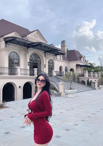 Bù lại, Duyên Híp có bơi lội. Vận động toàn thân này không chỉ tốt cho sức khỏe mà còn giúp tiêu hao calo.