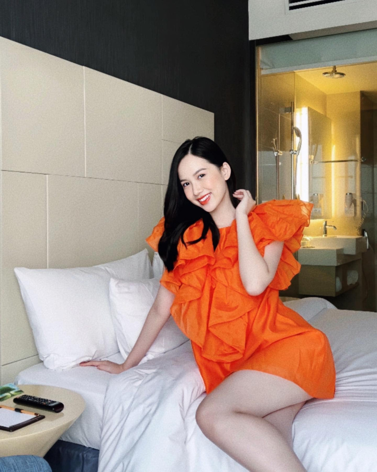 Tuy nhiên, Phương Quỳnh đã quyết định lên xe hoa ở tuổi 22 khiến nhiều người nuối tiếc. Ảnh: Tổng hợp