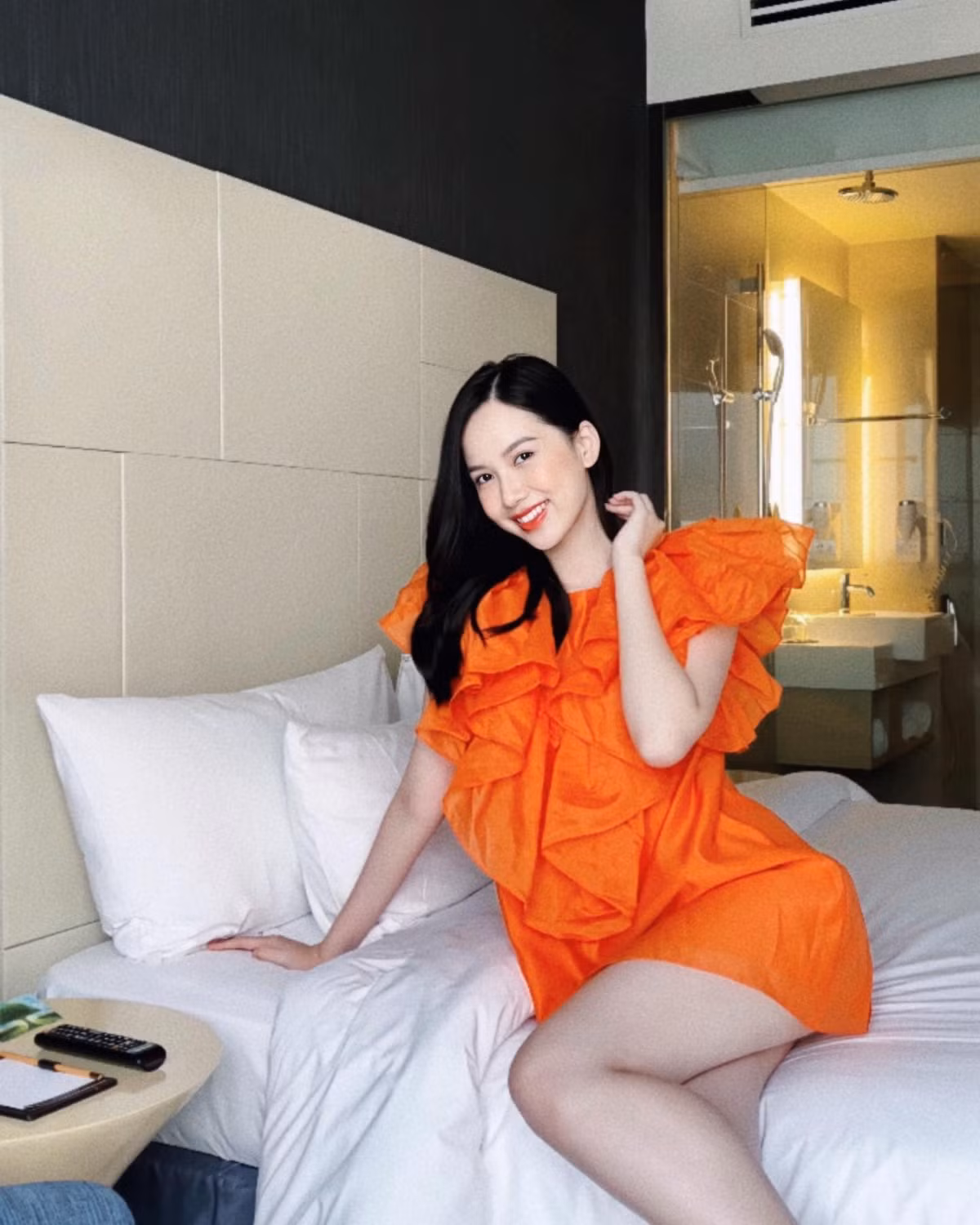 Tuy nhiên, Phương Quỳnh đã quyết định lên xe hoa ở tuổi 22 khiến nhiều người nuối tiếc. Ảnh: Tổng hợp