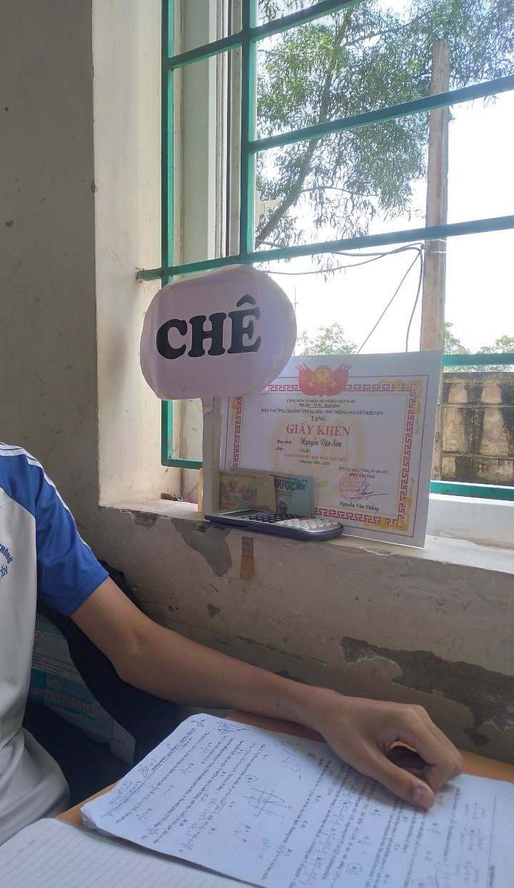 Ngay sau khi đăng tải, loạt khoảnh khắc đã mau chóng nhận được lượng yêu thích lớn từ cộng đồng học sinh, sinh viên, ai nấy đều dành những lời khen cho sự sáng tạo này. Ảnh: Group Trường Người Ta