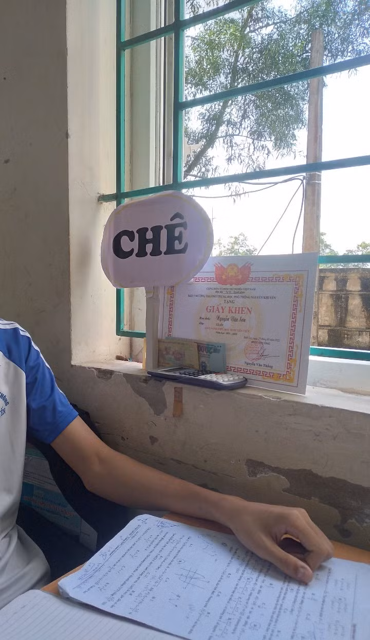 Ngay sau khi đăng tải, loạt khoảnh khắc đã mau chóng nhận được lượng yêu thích lớn từ cộng đồng học sinh, sinh viên, ai nấy đều dành những lời khen cho sự sáng tạo này. Ảnh: Group Trường Người Ta