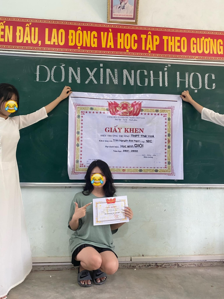 Mỗi mùa bế giảng tổng kết năm học đến, cư dân mạng lại được dịp thưởng thức những trò đùa khó đỡ của hội học sinh. Ảnh: Group Trường Người Ta