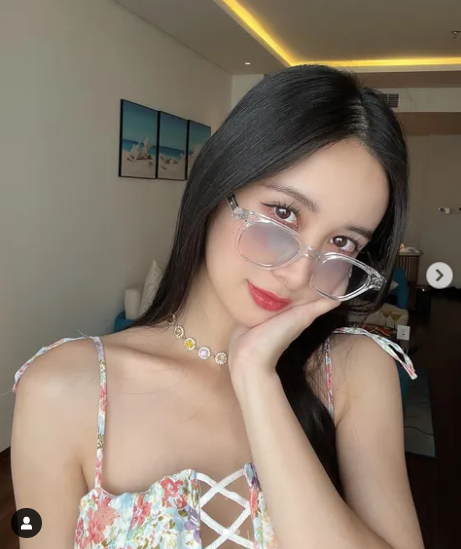 Từ một cô gái ngây thơ, trong sáng, Jun Vũ của hiện tại đã trưởng thành, quyến rũ và gợi cảm hơn.