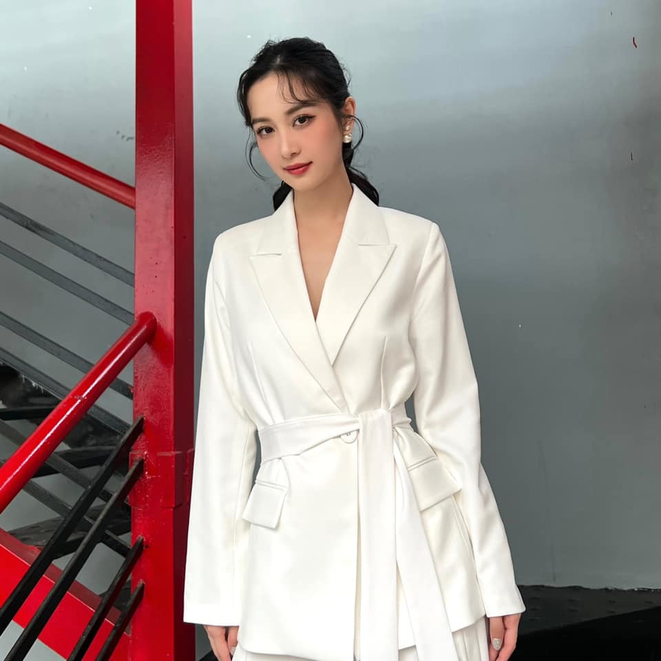 Những năm gần đây, Jun Vũ có bước "lột xác" ngoạn mục về phong cách. Từ "hot girl trà sữa" vạn người mê, cô nàng chuyển mình trở thành "nữ hoàng bikini" gợi cảm.