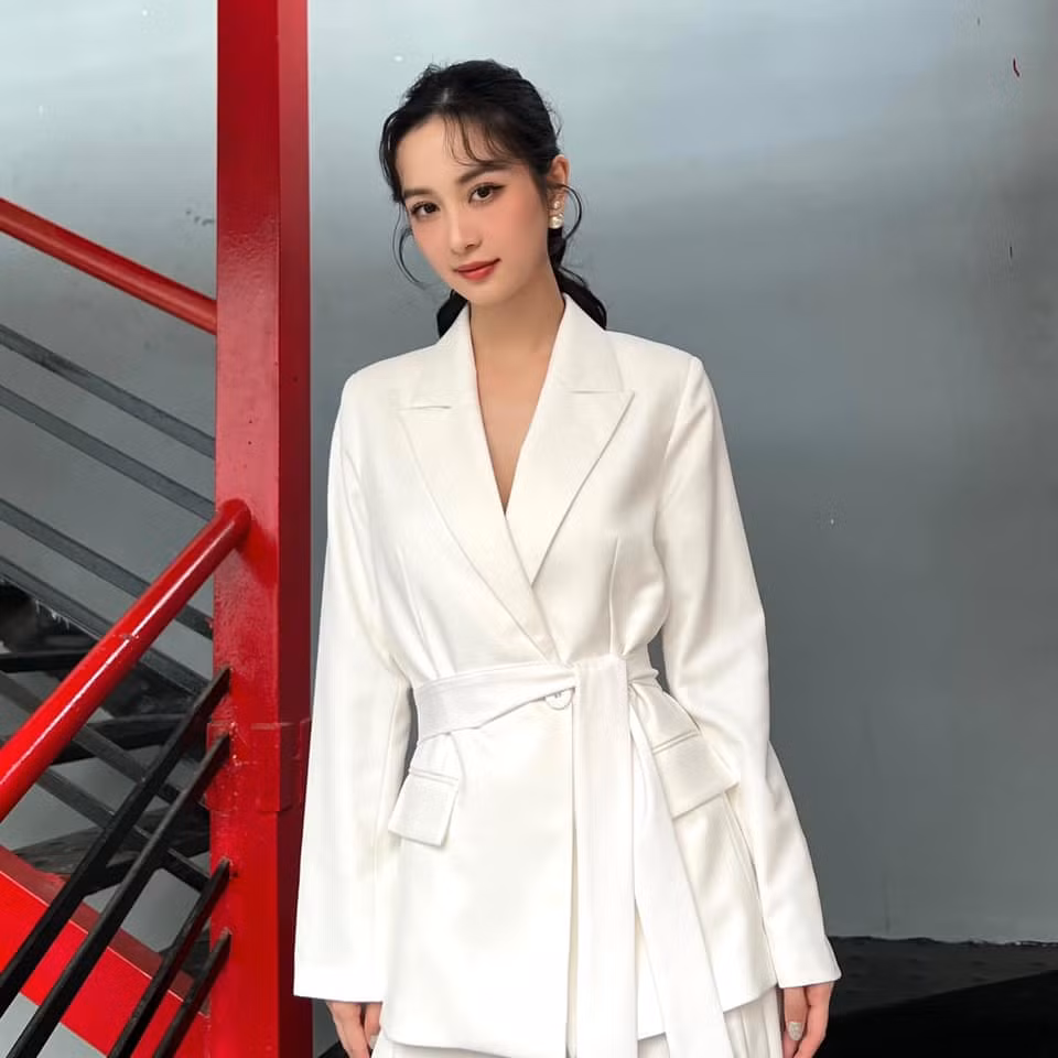 Những năm gần đây, Jun Vũ có bước "lột xác" ngoạn mục về phong cách. Từ "hot girl trà sữa" vạn người mê, cô nàng chuyển mình trở thành "nữ hoàng bikini" gợi cảm.