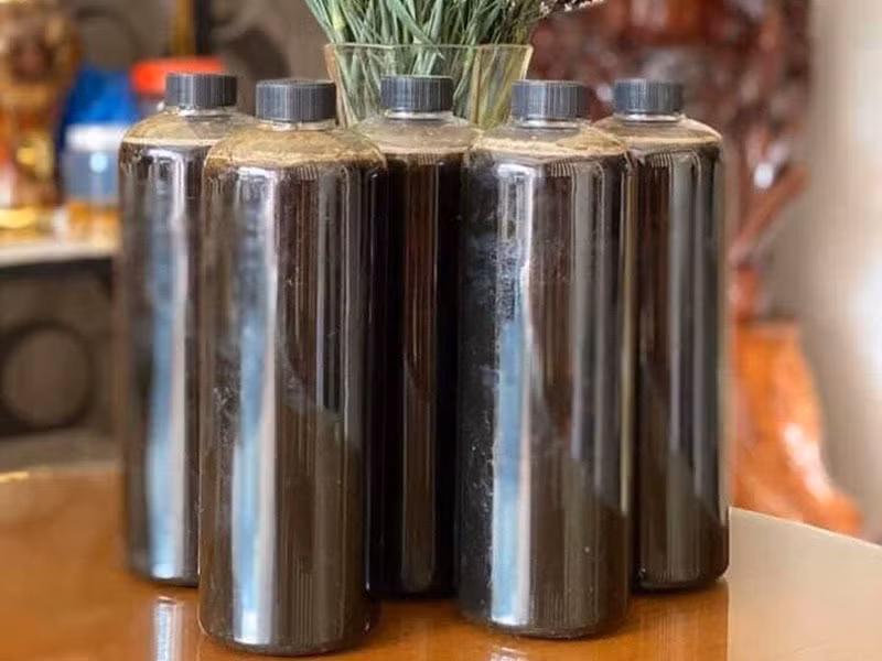 Mật ong đắng có tên gọi khác là mật ong hoa sâm Ngọc Linh. Hiện đây là loại mật ong cực kỳ quý hiếm trong các loại mật ong. 