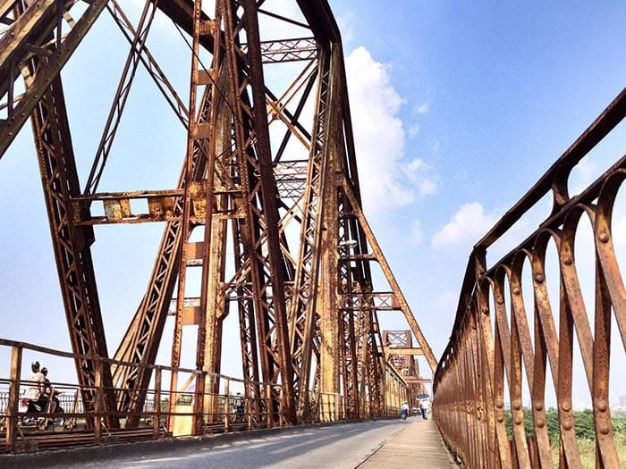 Để kịp tiến độ, hơn 2.000 người, có lúc lên tới 3.000 người được huy động tại công trường.