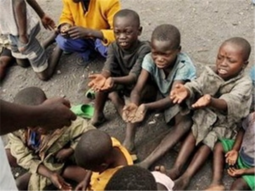 Theo một số báo cáo các nước châu Phi ở vùng cận Sahara là khu vực có tỷ lệ đói nghèo cao nhất, cứ bốn người thì có một người đói. 