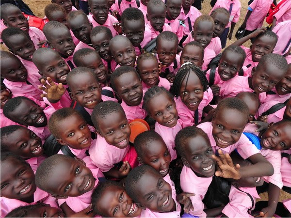 Sự gia tăng dân số quá nhanh, từ năm 1975 - 2005, dân số châu Phi đã tăng lên hơn gấp đôi, tăng từ 335 triệu đến 751 triệu người, và hiện đang tăng trưởng ở mức 2,2% một năm.