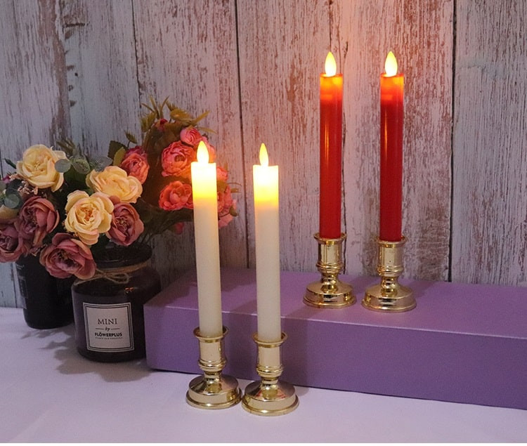 Dùng đèn pin thay nến: Khi có hỏa hoạn, mất điện, nến có thể bắt lửa và làm nguy cơ nguy hiểm tăng lên. Trong một số trường hợp khẩn cấp để tránh những nguy hiểm có thể xảy ra, bạn nên sử dụng đèn pin. Đèn pin tạo ra nhiều ánh sáng và an toàn.