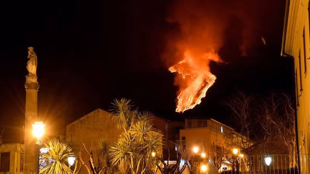 Etna cũng là núi lửa được ghi chép lâu nhất trong lịch sử, khi các vụ phun trào của nó đã được ghi lại trong 2.000 năm qua, từ thời La Mã cổ đại.