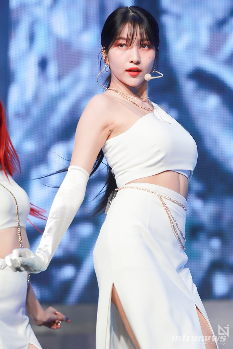 Thậm chí MC của chương trình không tin vào số đo 105 cm và dùng thước dây để kiểm chứng. Kết quả MC đo được là nữ ca sĩ có đôi chân dài 113 cm khi đi giày có đế khoảng 5 cm. MC Jeong Hyeong Don khẳng định Sowon có tỷ lệ hoàn hảo sau khi kiểm tra các chỉ số đo.