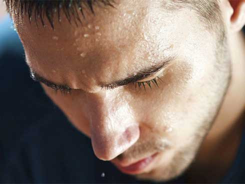 Một người bình thường có thể tiết ra khoảng 15 lít mồ hôi mỗi ngày