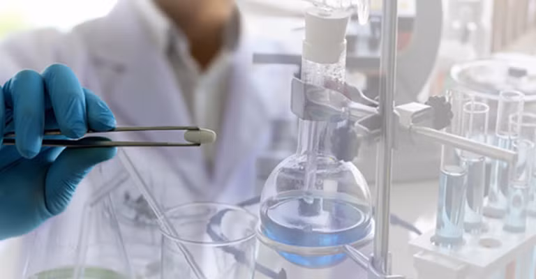 Trong thời gian tới, các nhà khoa học của Viện Hóa học sẽ tiếp tục hoàn thiện và nâng quy mô tổng hợp thuốc này và xa hơn là làm hồ sơn xin phép để thử nghiệm lâm sàng.