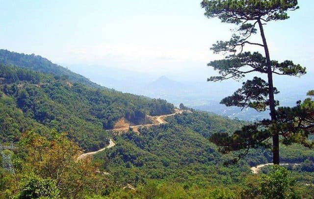 Với những cung đường quanh co khúc khuỷu, cùng cảnh tượng hùng vĩ của núi non trùng điệp, đèo Ngoạn Mục trở thành địa chỉ du lịch hấp dẫn.