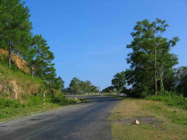 Độ dài đèo Ngoạn Mục là 18,5 km, ở điểm thấp nhất của cung đường đèo này vào khoảng 200 m, lên tới đỉnh là khoảng 980 m so với mực nước biển.