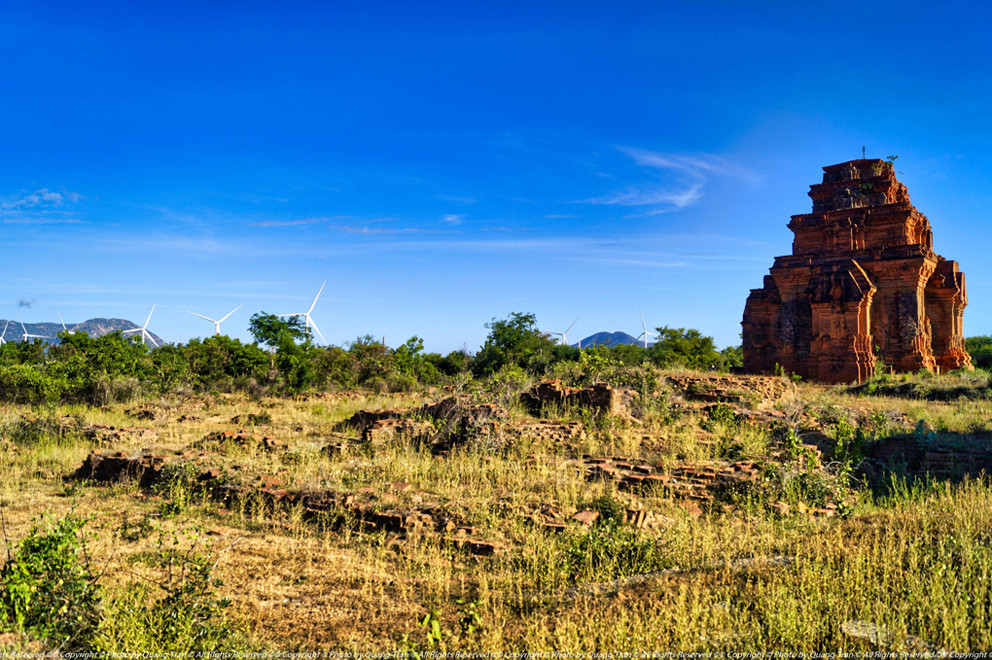 Nhiều ý kiến cho rằng, Hòa Lai là tên được phiên âm lại từ người Kinh vùng Ninh Thuận dựa theo từ Bal Lai (tên gọi của một thủ đô đã điêu mất trong lịch sử).