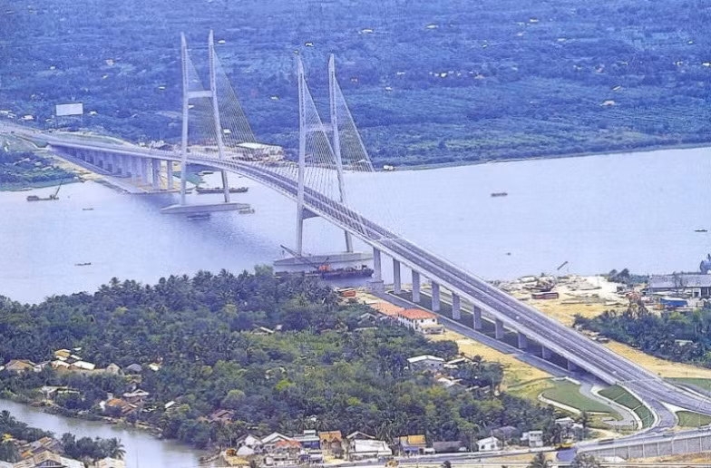 Năm 1961, dự án cầu Mỹ Thuận lại được tái khởi động với hi vọng có thể khởi công vào cuối năm 1965. Các phương án tạo lập cầu lại được đưa ra chọn lựa. Tuy nhiên, dự án vẫn bị dừng lại. 