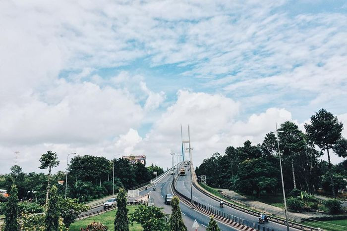 Và phải 25 năm sau ngày đất nước thống nhất, chính những người Việt đã viết nên trang sử vàng khi xây dựng và hoàn thành cầu Mỹ Thuận. 