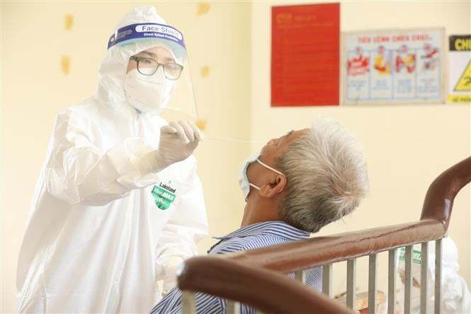 Sang 9/7: 425 ca mac COVID-19, rieng TP Ho Chi Minh chiem 350 ca