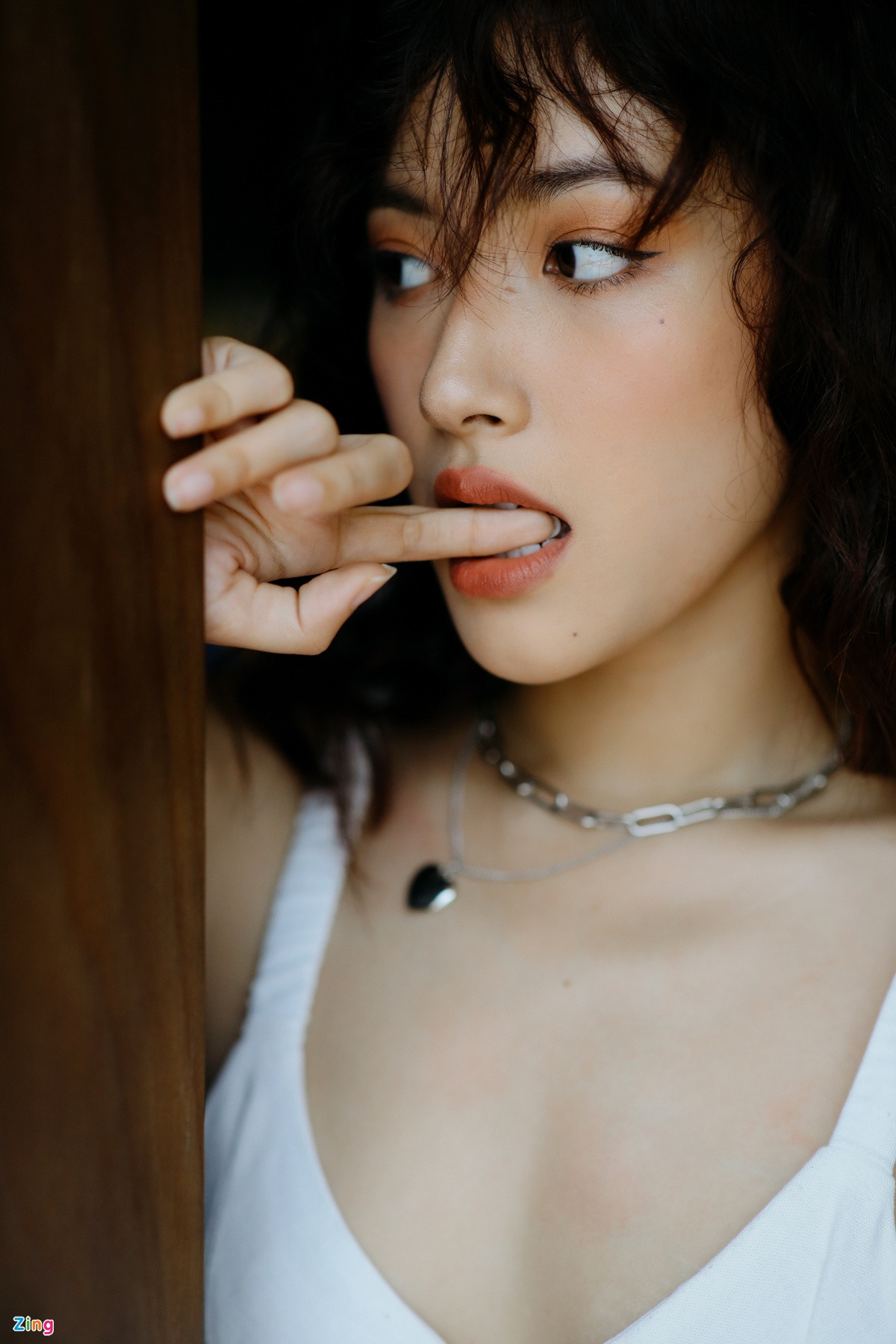 “Cara là ngôi sao sớm tỏa sáng. Em có đủ tố chất và giờ chỉ cần điều kiện thôi. Mặt bằng showbiz đang thiếu mảnh ghép như em”, Nguyễn Hải Phong nhận xét. Anh đánh giá Cara là ca sĩ toàn diện, có ngoại hình, giọng hát, vũ đạo tốt và kỹ năng làm chủ sân khấu, biểu cảm đa dạng.