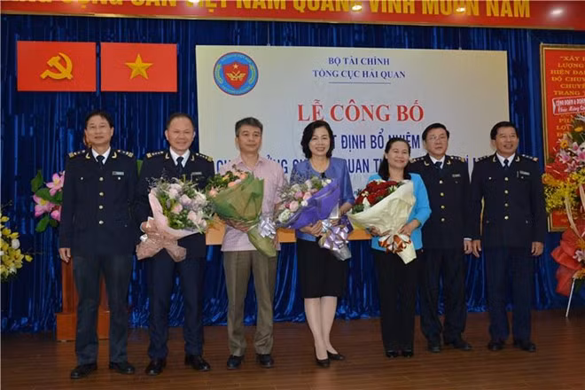 Bao nhiêu quan Việt xài bằng cấp không hợp pháp? - Hình 2 Bao nhieu quan Viet xai bang cap khong hop phap?-Hinh-2