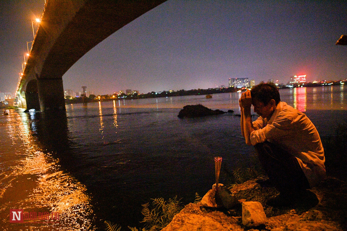 Về chuyện tình cảm của con gái người cha này cho biết, H. và bạn trai học cùng lớp cấp 3 có quan hệ yêu đương một thời gian.