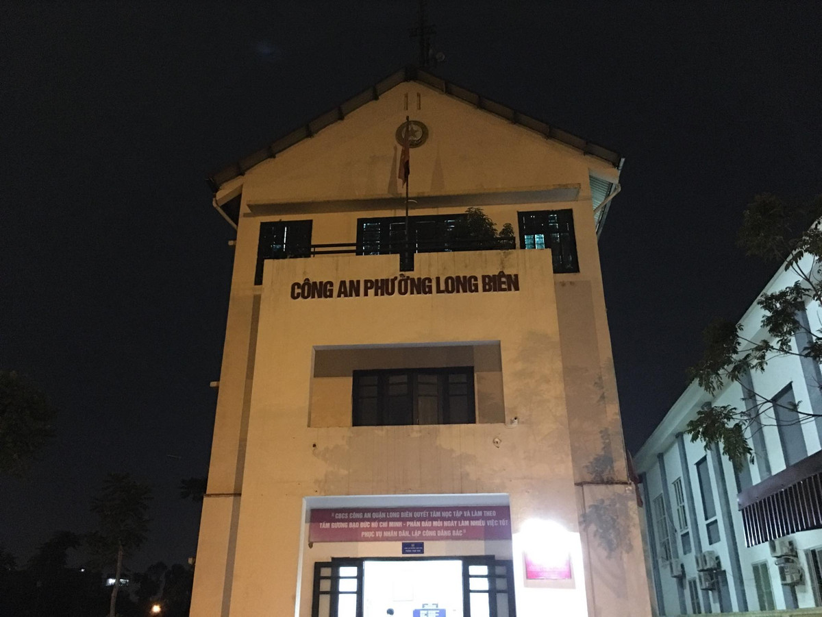 “Hôm qua có người còn đăng thông tin cháu bị bố đánh… Giữa lúc này gia đình đang rất bối rối lại có những thông tin không chính xác khiến gia đình càng mệt mỏi”, người thân cháu H. nói.