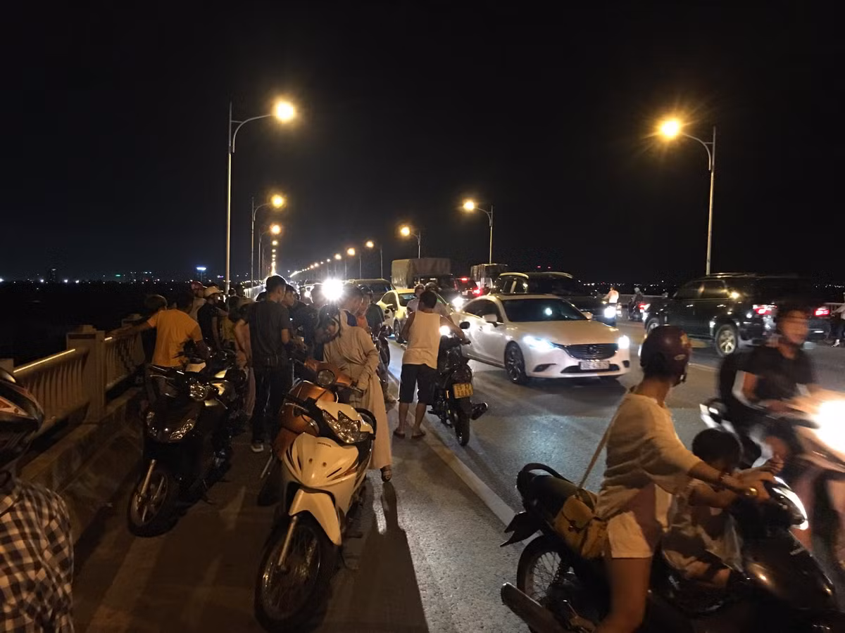 Còn thông tin về cháu H. đang mang thai khi sang nhà bạn trai thì bị từ chối không cho cưới được đăng tải trên mạng xã hội phía gia đình cho biết, cháu H vừa học xong cấp 3, đang chuẩn bị hồ sơ đi học đại học khi nhận được tin không chính xác như vậy khiến gia đình rất mệt mỏi.