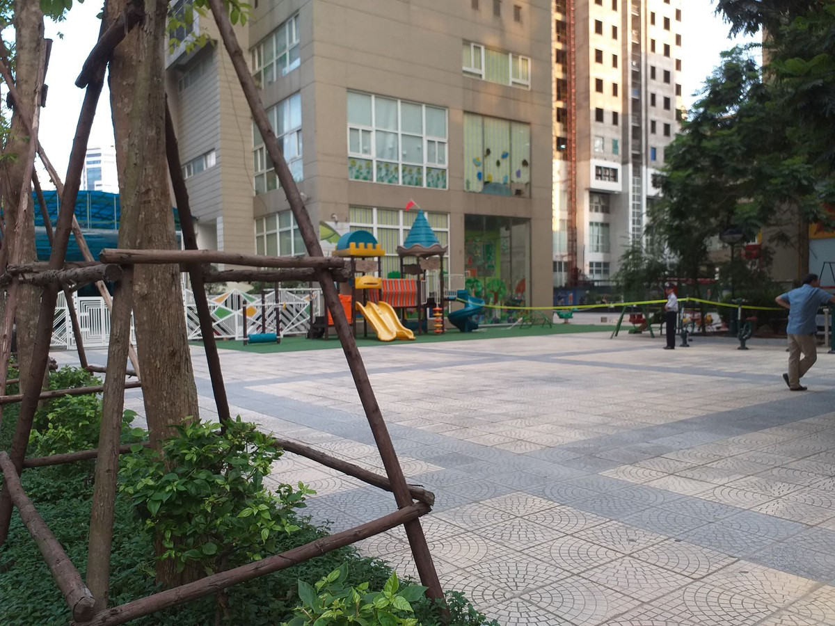 PGD So NN&PTNT Ha Noi nhay lau: Van dan lai xe hom sau den don di hop