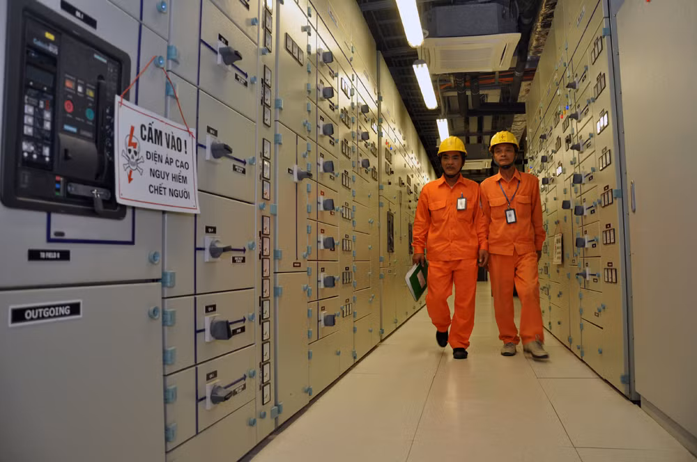 Ứng trực đảm bảo điện tại Nhà Quốc.