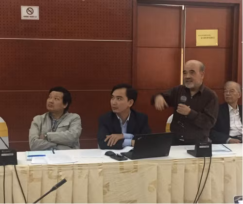 GS Đặng Hùng Võ phát biểu tại hội thảo.