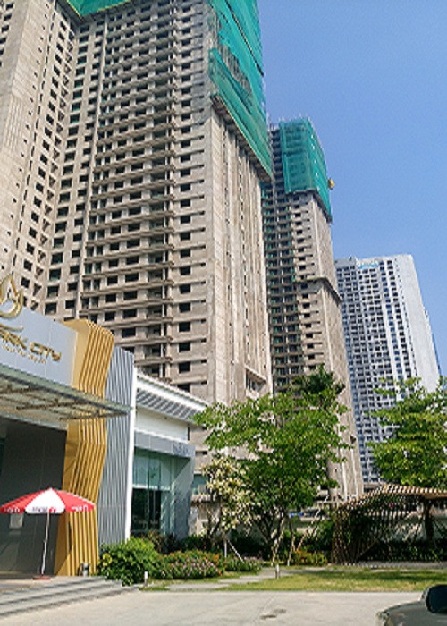 Hiện tại 09 tòa nhà cao 40 tầng của siêu dự án GoldMark City đã cất nóc. Nhà thầu Cottecons đang nghiệm thu và làm thủ tục bàn giao Khu Sapphire cho nhà thầu Delta làm hoàn thiện bên trong, đảm bảo đúng tiến độ bàn giao vào Quý IV/2017 đã cam kết với khách hàng.