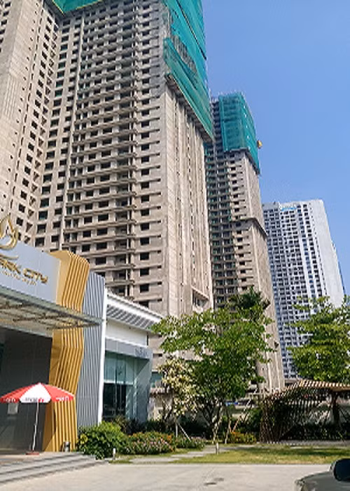 Hiện tại 09 tòa nhà cao 40 tầng của siêu dự án GoldMark City đã cất nóc. Nhà thầu Cottecons đang nghiệm thu và làm thủ tục bàn giao Khu Sapphire cho nhà thầu Delta làm hoàn thiện bên trong, đảm bảo đúng tiến độ bàn giao vào Quý IV/2017 đã cam kết với khách hàng.