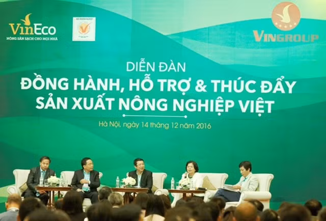 Các diễn giả chia sẻ về các giải pháp thúc đẩy mối liên kết giữa hộ sản xuất và doanh nghiệp.