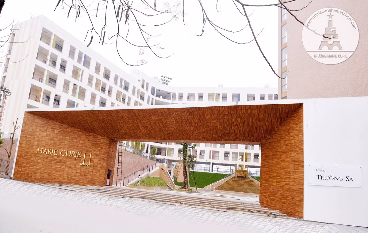 Trường liên cấp uy tín Marie Curie cách Goldmark City chưa đầy 2km với hệ thống cơ sở vật chất đồng bộ.