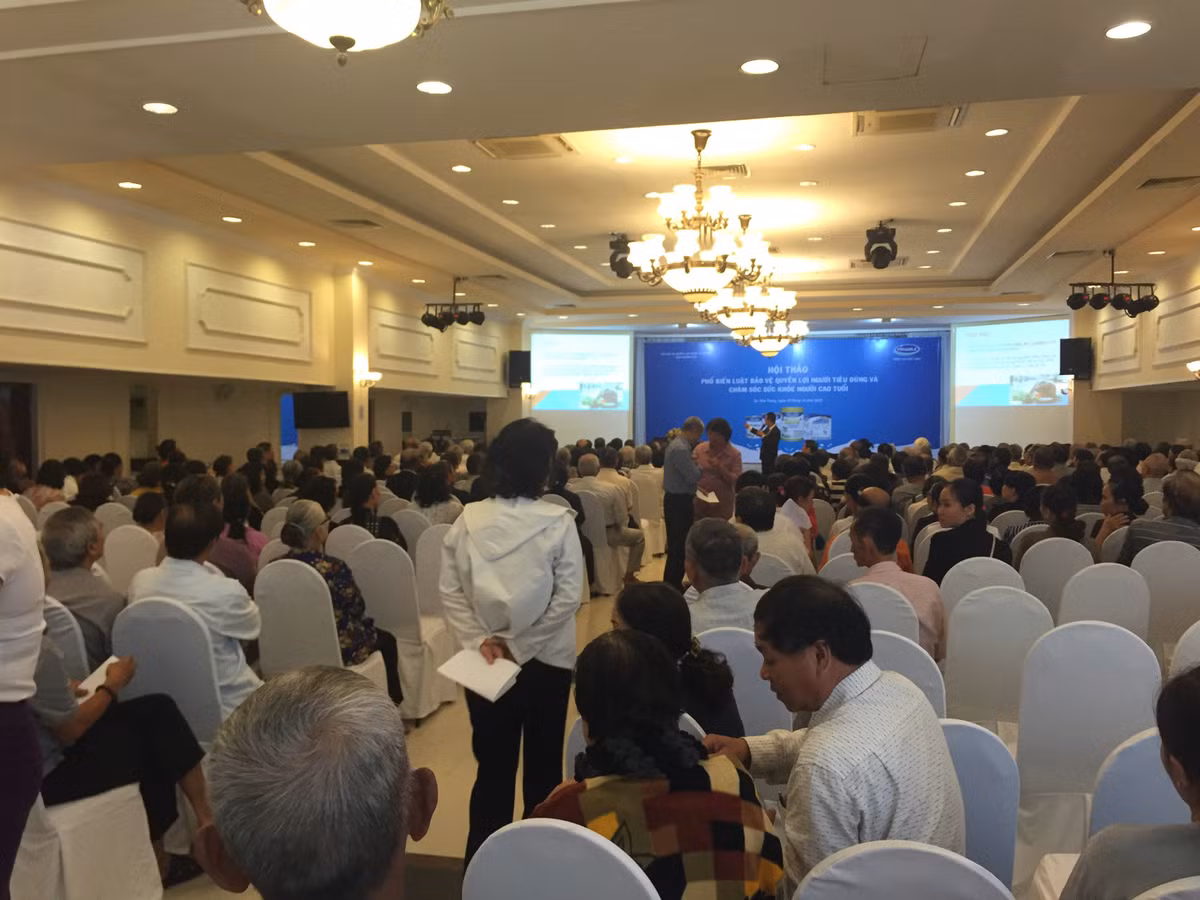 Vinamilk cham soc suc khoe cho gan 80.000 nguoi cao tuoi nam 2016-Hinh-3